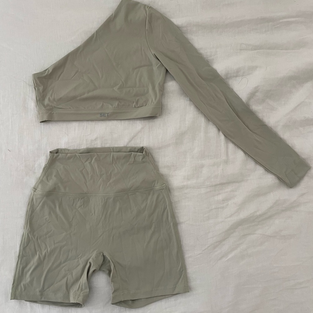 One-Shoulder Sage Green Set Active Luxform Short Set